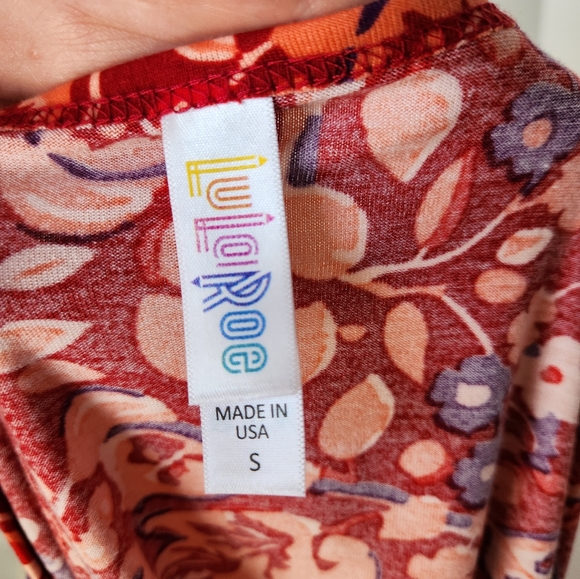 EUC LuLaRoe Floral Arabesque Classic T - Picture 4 of 4